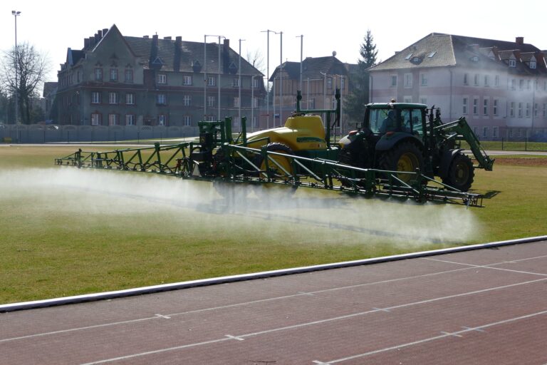 Oprysk murawy głównej Stadionu Miejskiego